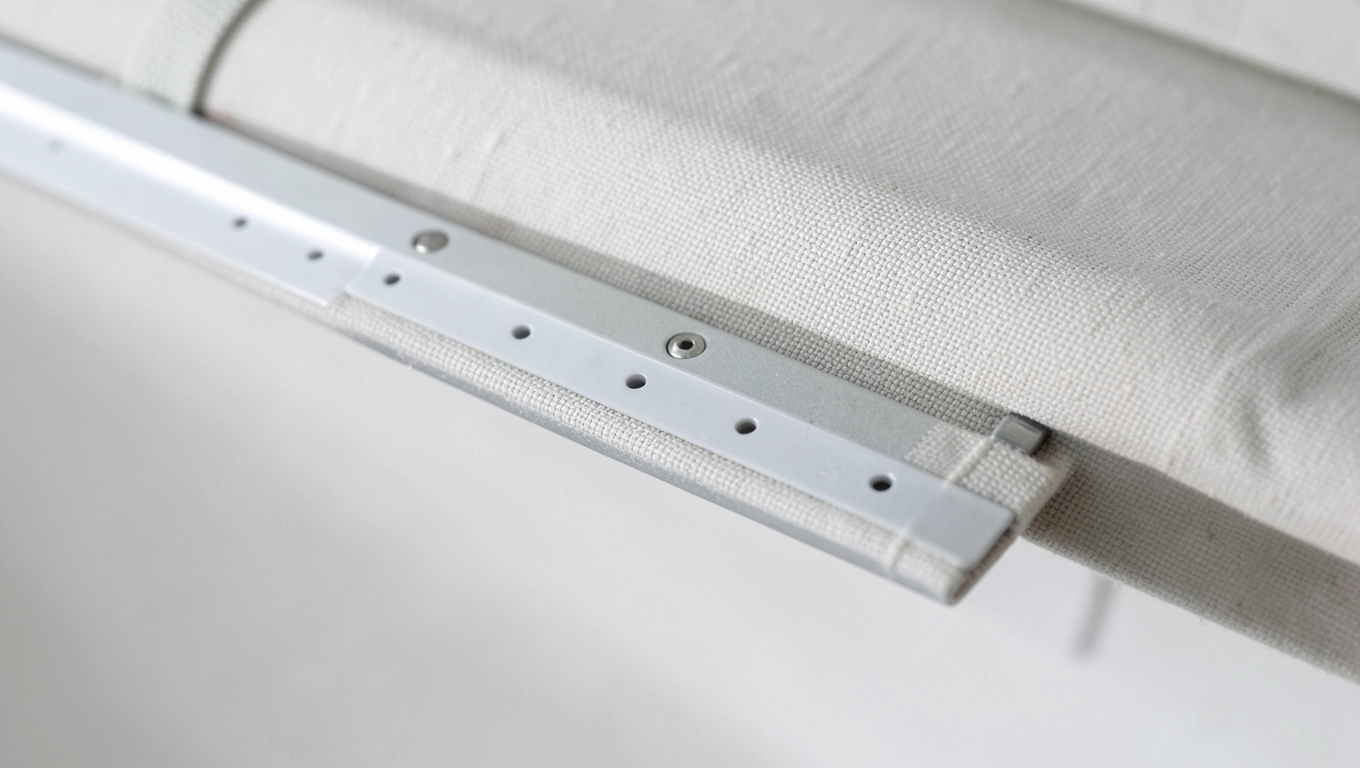 Listwy obciążające rolet w kasecie