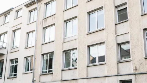 Czy odlicza się okna przy elewacji