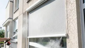 Jak myć rolety zewnętrzne w bloku