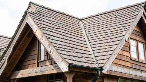 Jak obliczyć powierzchnię dachu czterospadowego