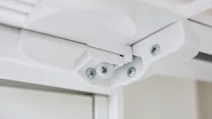 Jak otworzyć pokrywę rewizyjną rolety