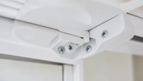 Jak otworzyć pokrywę rewizyjną rolety