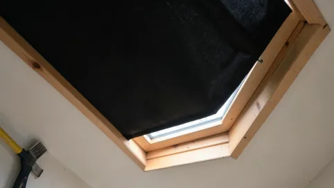 Jak zaciemnić okno dachowe