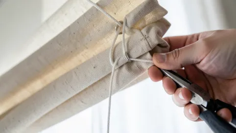 Jak założyć sznurek do rolety rzymskiej