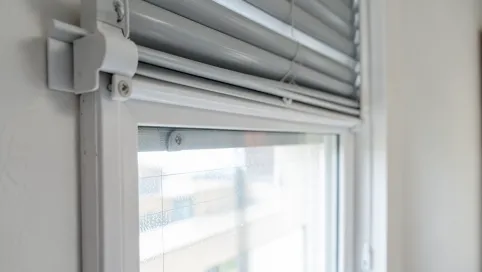 Jak zamontować roletę na okno z wywietrznikiem