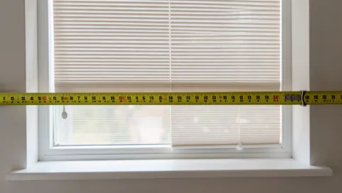 Jak zmierzyć okno pod rolety plisowane