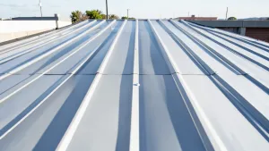 Jaka blacha na płaski dach