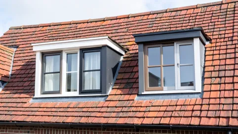 Jaki kolor okien do ceglastego dachu