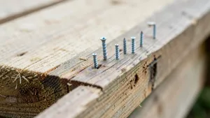 Jakie gwoździe do deskowania dachu