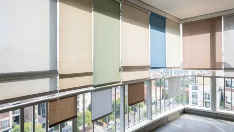 jakie rolety na balkon