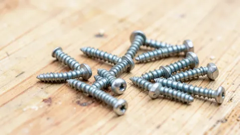 Jakie wkręty do deskowania dachu