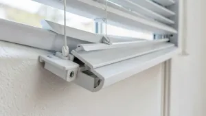 Montaż Parapetów Zewnętrznych Przy Roletach