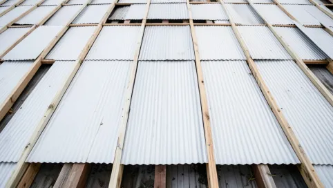 Płyty na dach zamiast desek