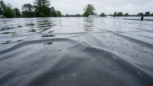 Spadek dachu płaskiego