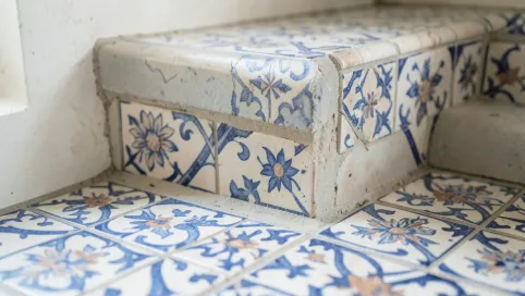 Układanie płytek na schodach cennik