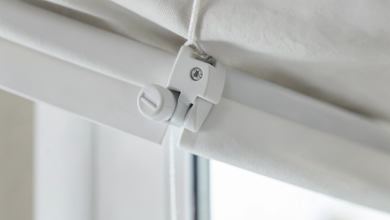 Zaczepy górne regulowane rolety mini