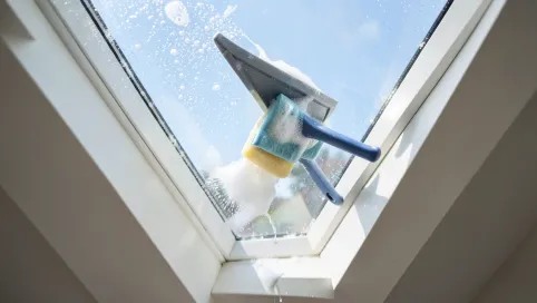 Jak myć okna dachowe VELUX