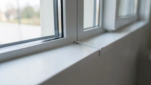 listwa łącząca drzwi balkonowe z oknem